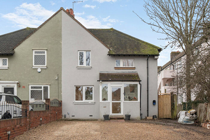 3 Bedroom Semi-Detached House For Sale In Chinbrook Road, London, SE12