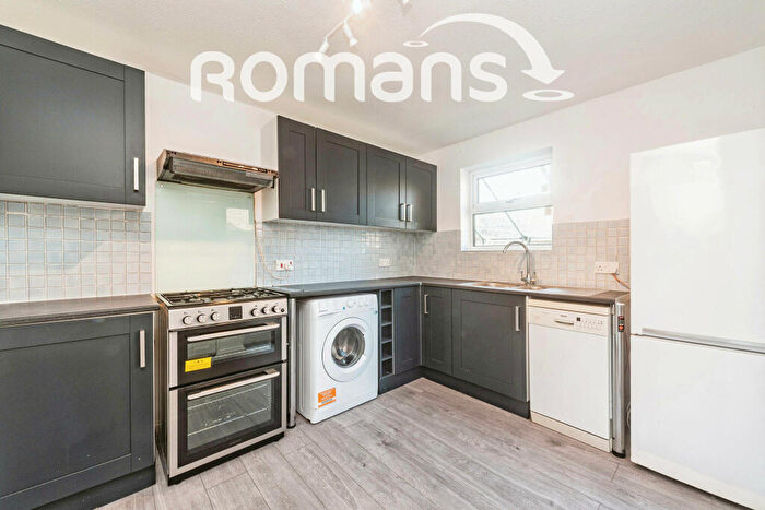 3 Bedroom Semi-Detached House To Rent In The Delph, Lower Earley, RG6