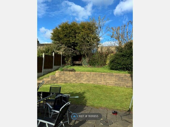 4 Bedroom Detached House To Rent In Bracken Close, Mirfield, WF14