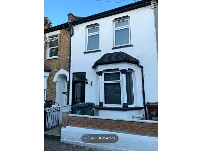 4 Bedroom Terraced House To Rent In Oakdale Road, London, E11
