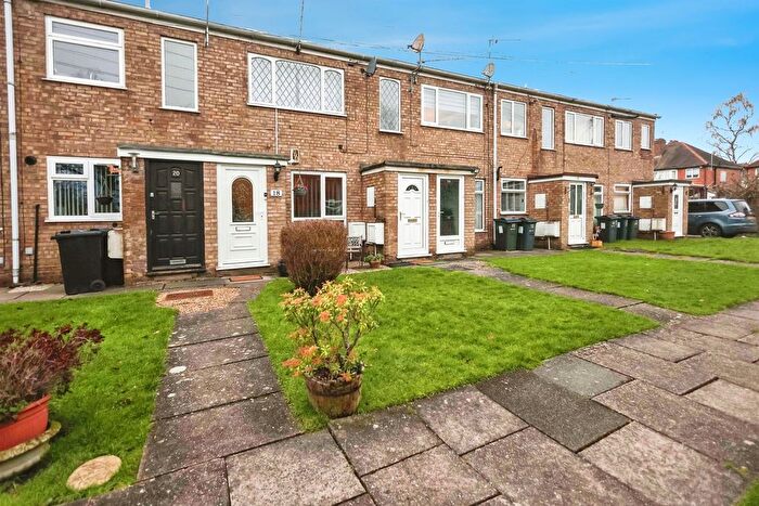 1 Bedroom Maisonette For Sale In Field Close, Birmingham, B26