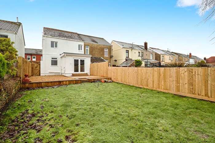 3 Bedroom Semi-Detached House For Sale In Coalbrook Road, Grovesend, Swansea, SA4