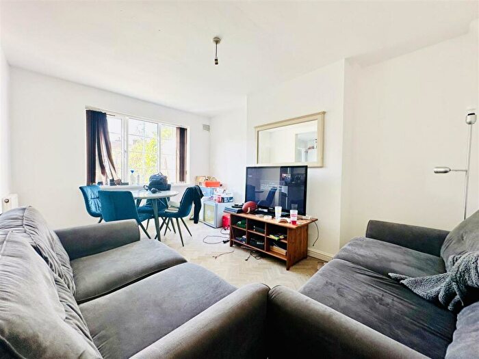 4 Bedroom House To Rent In Rolleston Drive, Nottingham, NG7