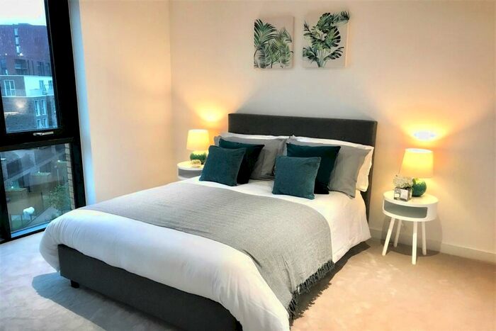 2 Bedroom Apartment To Rent In Masthead House, E16