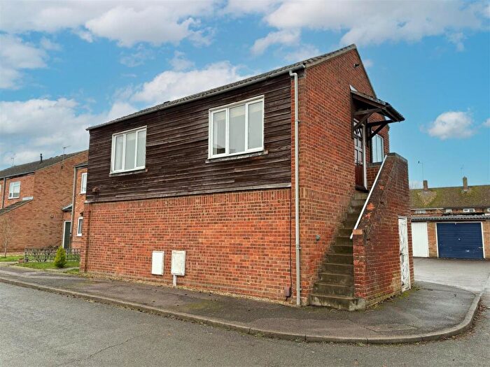 2 Bedroom Maisonette To Rent In Hornbeam Close, Leighton Buzzard, LU7