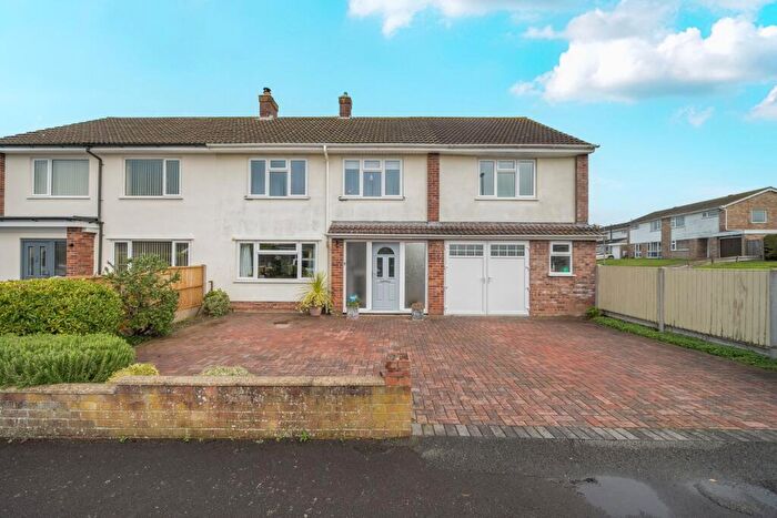 4 Bedroom Semi-Detached House For Sale In Bramley Road, Street, BA16