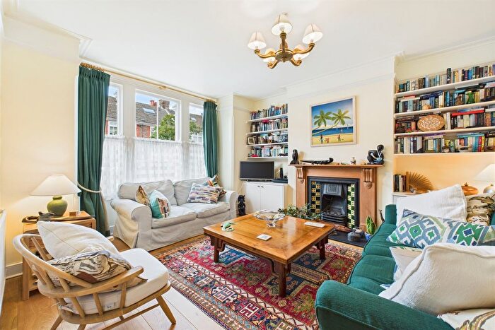 2 Bedroom Maisonette For Sale In Waldron Road, SW18