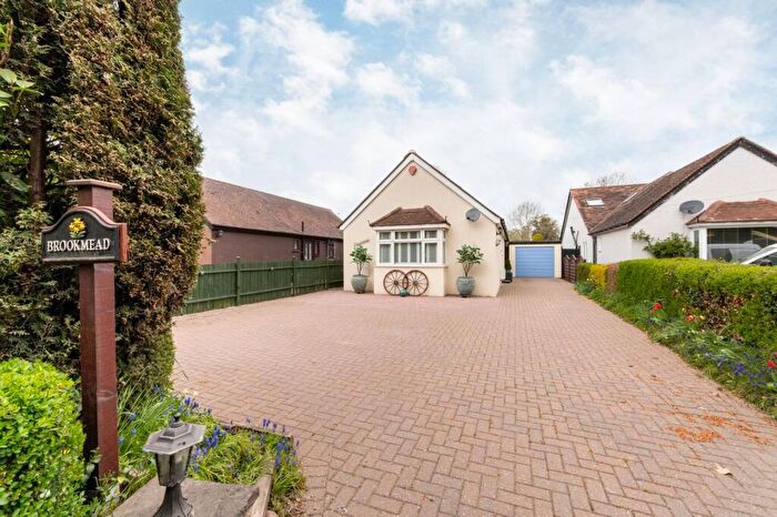 2 Bedroom Bungalow For Sale In Ascot Road, Maidenhead, SL6