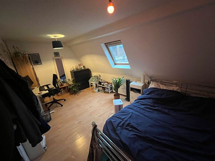 3 Bedroom Flat To Rent In Acre Lane, Brixton, SW2