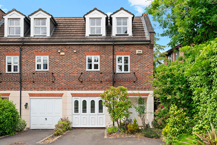 4 Bedroom Town House To Rent In Sandown Gate, Esher, KT10