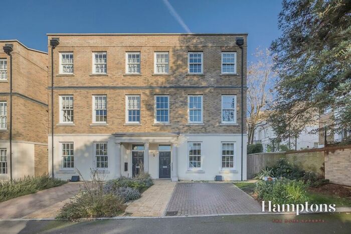 5 Bedroom Semi-Detached House To Rent In Lourdes Close, SE13