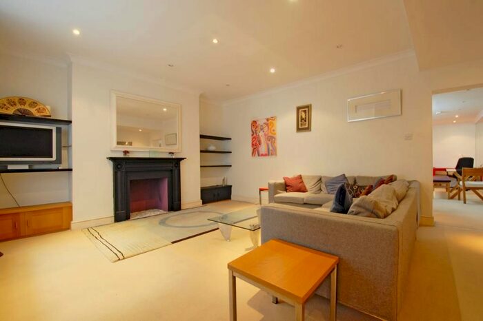 2 Bedroom Flat To Rent In Clanricarde Gardens, Notting Hill, W2