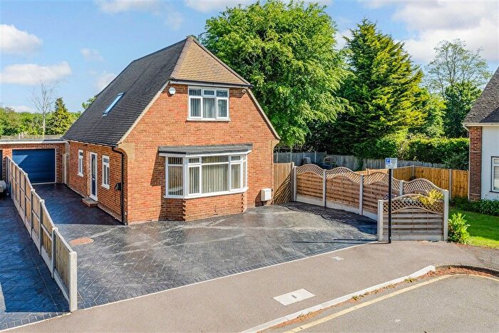 3 Bedroom Detached House For Sale In Cheshunt Close, Meopham, Kent, DA13