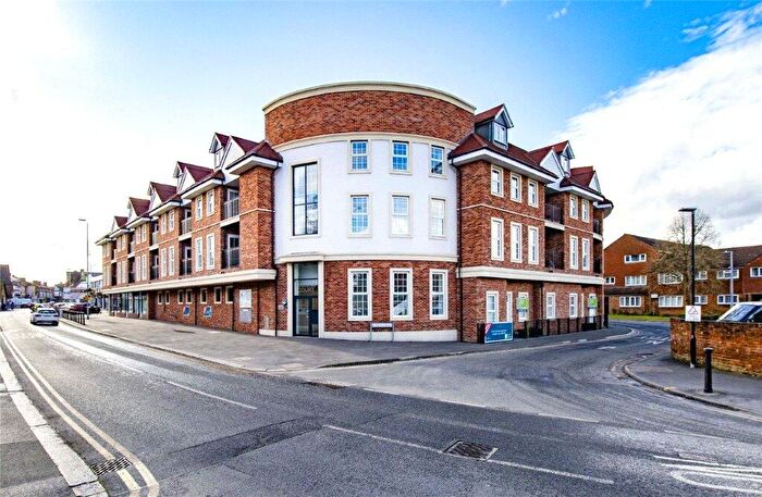 2 Bedroom Flat To Rent In Saxons Court, Peach Street, Wokingham, Berkshire, RG40