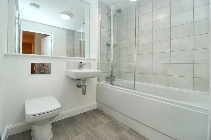 3 Bedroom Flat To Rent In Kilpatrick Grove, Edinburgh, EH6