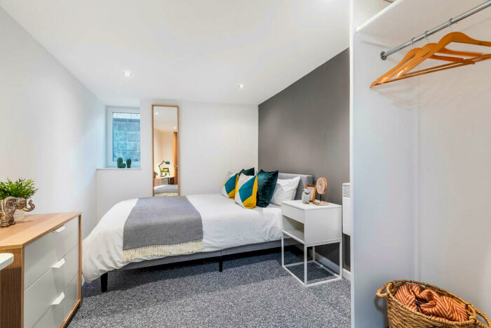 6 Bedroom House To Rent In Blenheim Square, Leeds, LS2