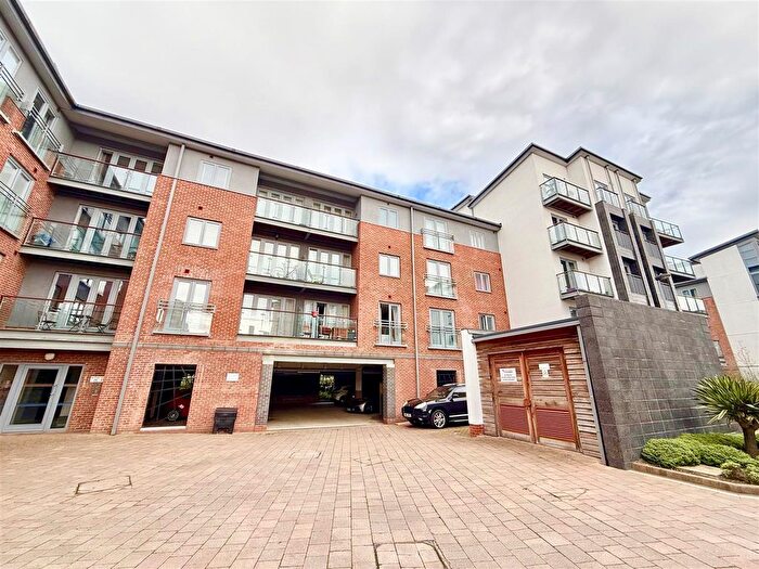 2 Bedroom Flat To Rent In Worsdell Drive, Bittern Close, Gateshead, NE8