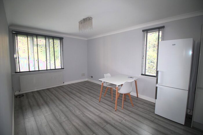 1 Bedroom Flat To Rent In Canberra Close, London, NW4