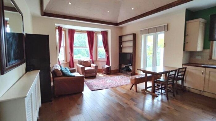 3 Bedroom Flat To Rent In Layer Gardens, London, W3