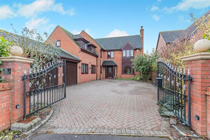 6 Bedroom Detached House For Sale In Huntingdon Crescent, Bletchley, Milton Keynes, MK3