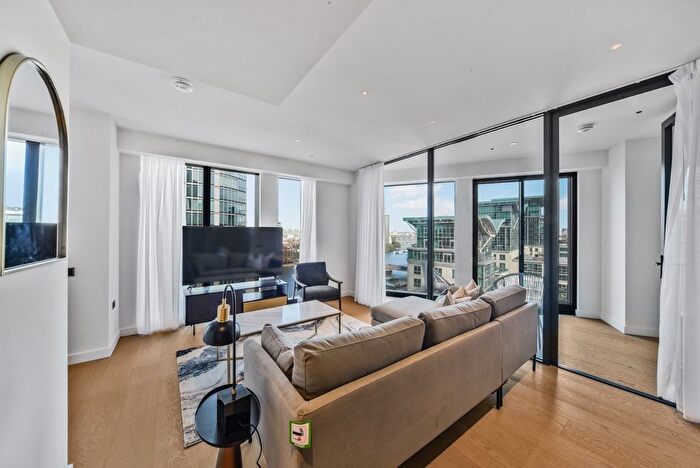 3 Bedroom Flat To Rent In Nine Elms Lane, London, SW8