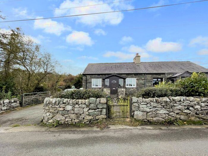 2 Bedroom Semi-Detached House For Sale In Tan Y Bwlch, Bangor, LL57