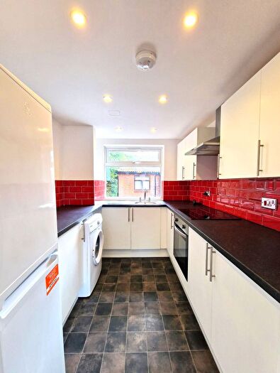 2 Bedroom Flat For Sale In Downs Road, Luton, LU1