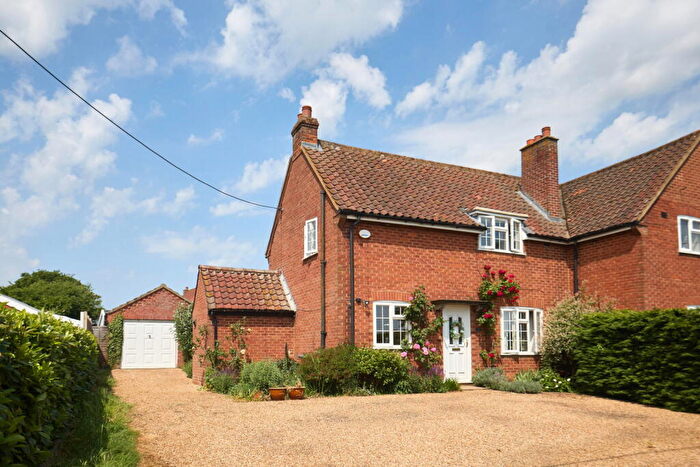 3 Bedroom Semi-Detached House For Sale In Hingham Road, Great Ellingham, NR17
