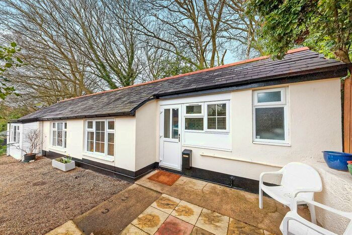 2 Bedroom Bungalow To Rent In North Road, Ascot, SL5