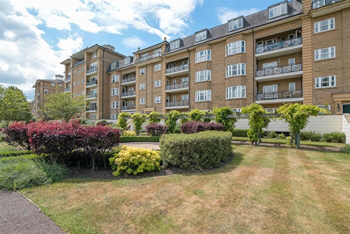 2 Bedroom Flat To Rent In Wyatt Drive, London, SW13