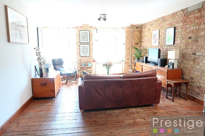 3 Bedroom Flat To Rent In Manor Road, London, N16