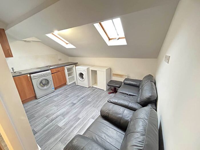 1 Bedroom Flat To Rent In Quebec Street, Bradford, BD1