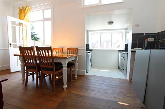4 Bedroom Terraced House To Rent In Tooting Broadway, SW17