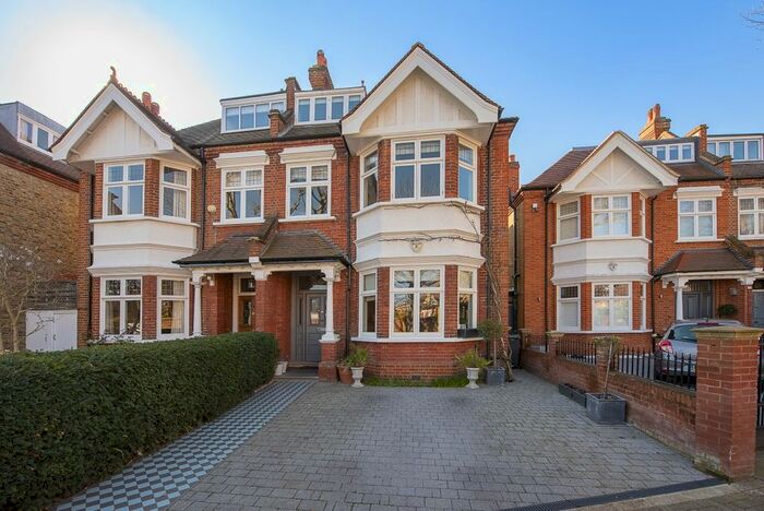 5 Bedroom Flat To Rent In Howards Lane, London, SW15