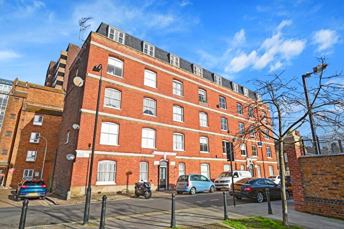 1 Bedroom Flat To Rent In Lysia Court, (), Fulham, SW6