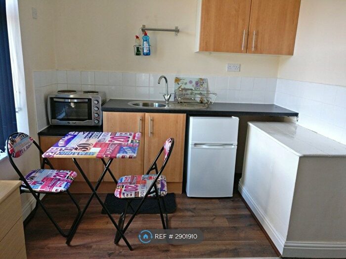 1 Bedroom Flat To Rent In Blackhouse Road, Huddersfield, HD2