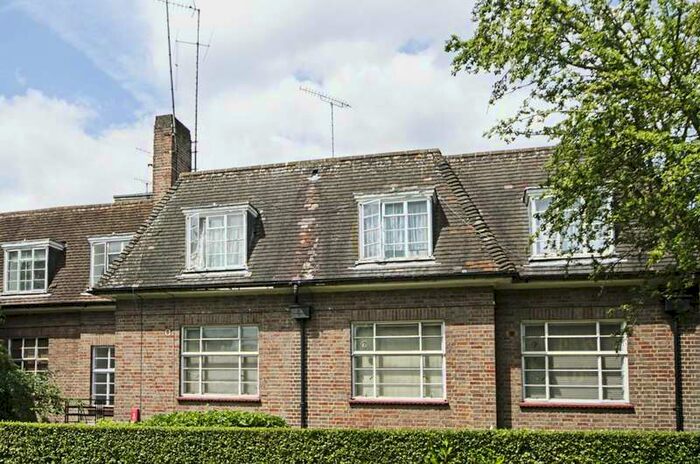 3 Bedroom Flat To Rent In Falloden Court, Brooklands, NW11