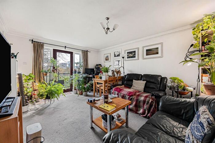 2 Bedroom Apartment For Sale In Elliotts Way, Caversham, Reading, RG4 - Photo 2