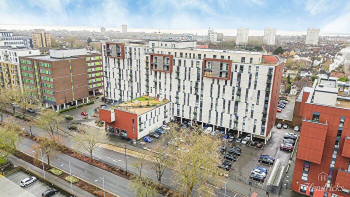 2 Bedroom Flat For Sale In Victoria Avenue, Southend-On-Sea, SS2