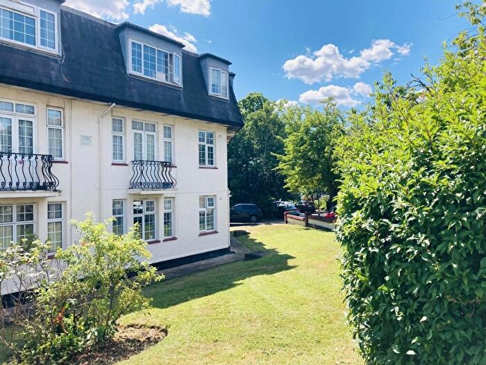 2 Bedroom Flat For Sale In Ranelagh Court, Glendale Avenue, Edgware, HA8