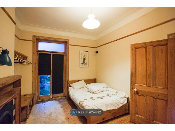 2 Bedroom Flat To Rent In Deronda Road, London, SE24