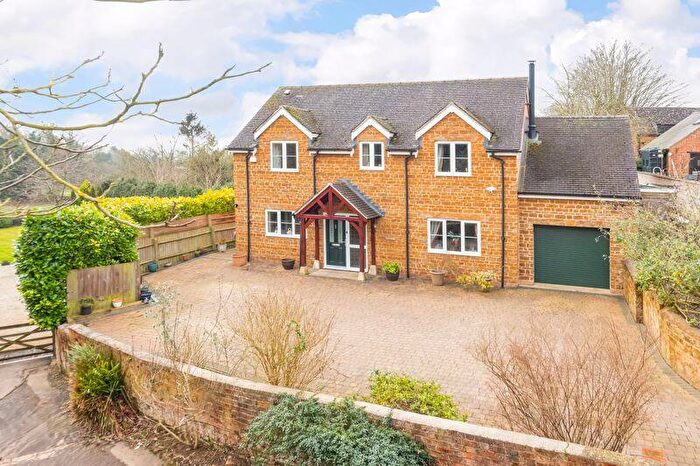 4 Bedroom Detached House For Sale In Ivy Lane, Mollington, OX17