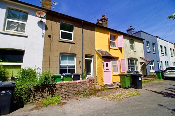 2 Bedroom House For Sale In New Road, Newhaven, BN9