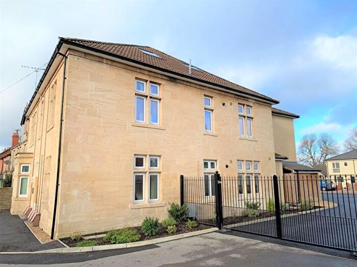 2 Bedroom Flat To Rent In Bradford Road, Trowbridge, BA14