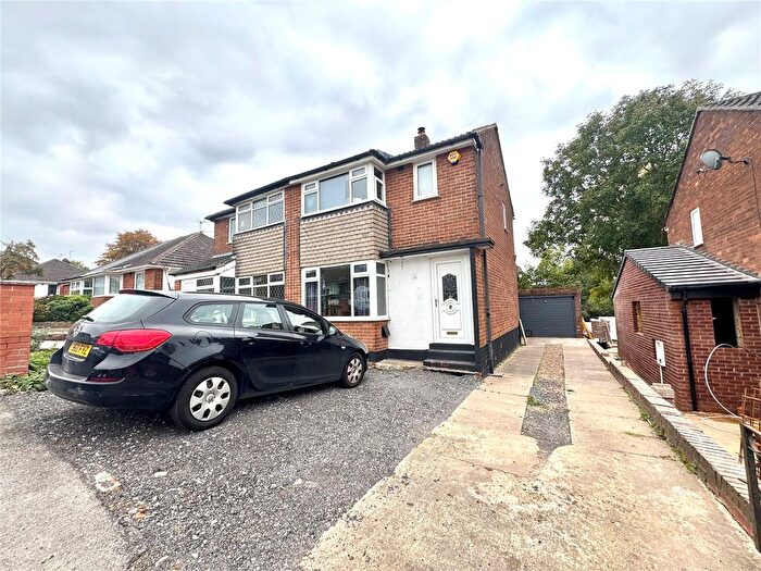 3 Bedroom Semi-detached House For Sale In Woolgreaves Drive, Wakefield, West Yorkshire, WF2