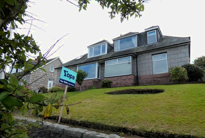 3 Bedroom Semi-Detached House For Sale In Abbotswell Drive, Aberdeen, AB12