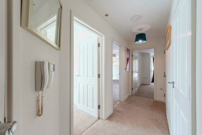 2 Bedroom Flat To Rent In Carshalton Road, Sutton, Carshalton, SM5