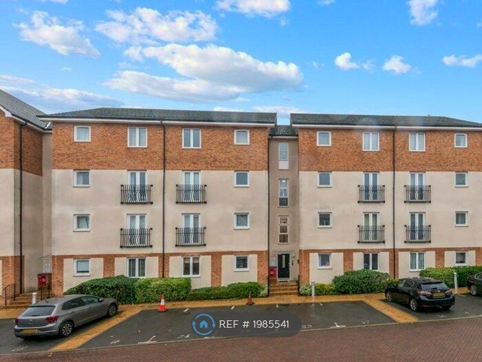 2 Bedroom Flat To Rent In Itea Court, Uxbridge, UB8