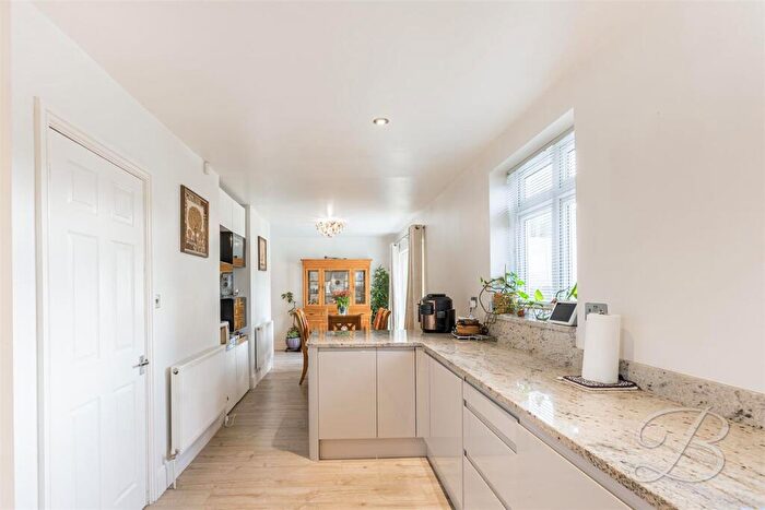 4 Bedroom Detached House For Sale In Summercourt Drive, Ravenshead, Nottingham, NG15