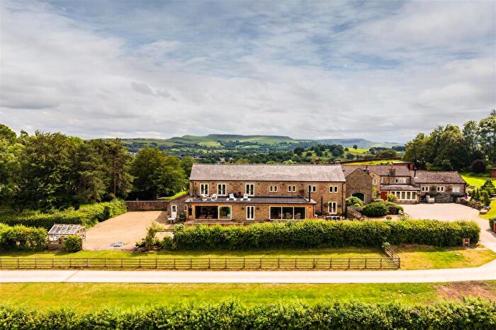 4 Bedroom Detached House For Sale In The Wash, Chapel-En-Le-Frith, High Peak, SK23